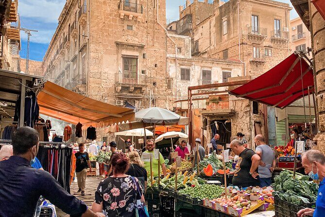 Palermo Private Street Food Tour: A Culinary Journey with a Chef - Vucciria: the street-food finale with cannolo and zibibbo