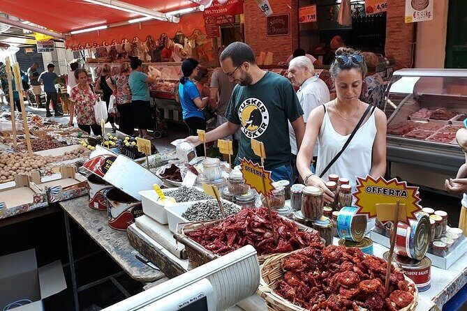 Palermo Street Food tour: art, history and ancient markets - Dainotti’s da Arianna: friggitoria energy and fried-food skill