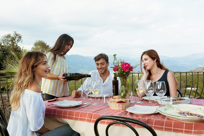 Private 8 Days Food & Wine Lovers Tour of Sicily - Syracuse countryside winery in a castle-like setting