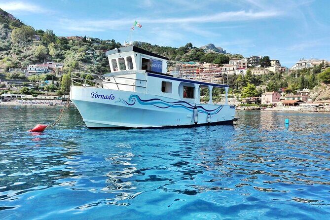Private boat in Taormina and Isola Bella - A private boat day that feels like real vacation