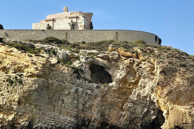 Private boat tour of the island of Ortigia and the sea caves - Skirting Isola di Ortigia: All the Famous Views, Without the Traffic Hassle