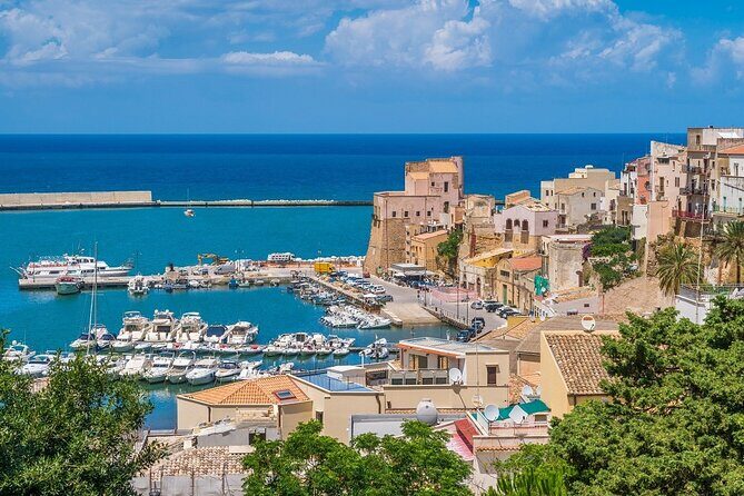 Private dinghy tour in San Vito lo Capo - Bonus value you might not expect: local food, wine, and music on board