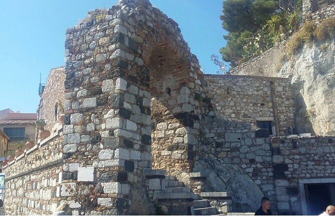 Private Tour Castelmola, Taormina and Messina. Departure from Messina - Taormina: where a classic Sicily day turns into a real town walk