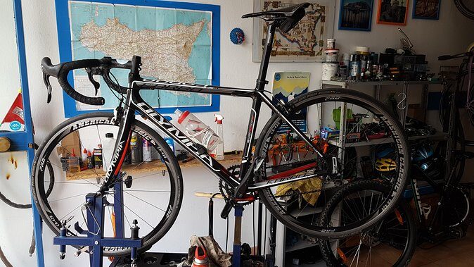 Rent a Carbon or Aluminum Road Bike in Sicily - Carbon vs Aluminum: What You’re Really Choosing