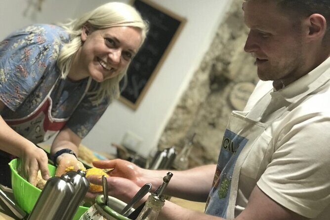Sicilian Cooking Class : Traditional - How the hosts make the class feel easy (Giusi, Nora, Riham)