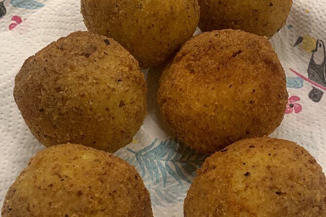 Sicilian cooking course and more - The aperitif: local flavors before the work starts