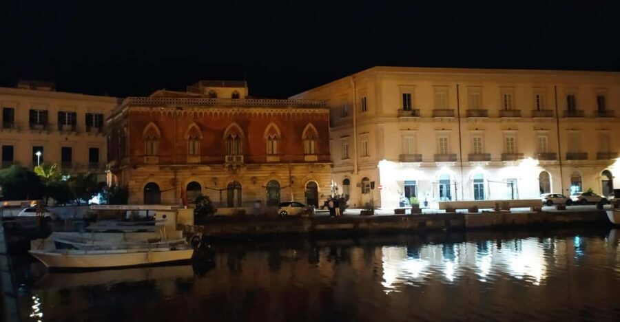 Siracusa Tour: Ortigia by Night in English - Why Ortigia by night hits differently