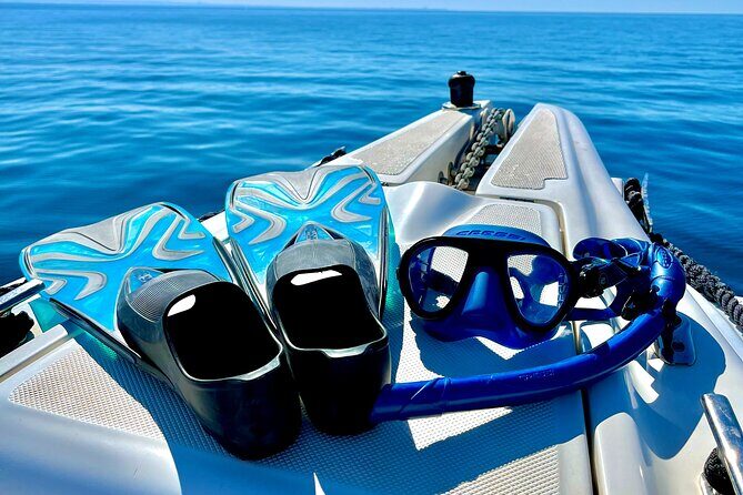 Small Group Dinghy Tour Favignana and Levanzo from Trapani - The crew style: why punctuality and local knowledge matter on a boat day