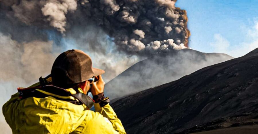 Special trekking on the most authentic and wild side of Etna - First walk at about 2,900 m: the viewpoint that sets the mood