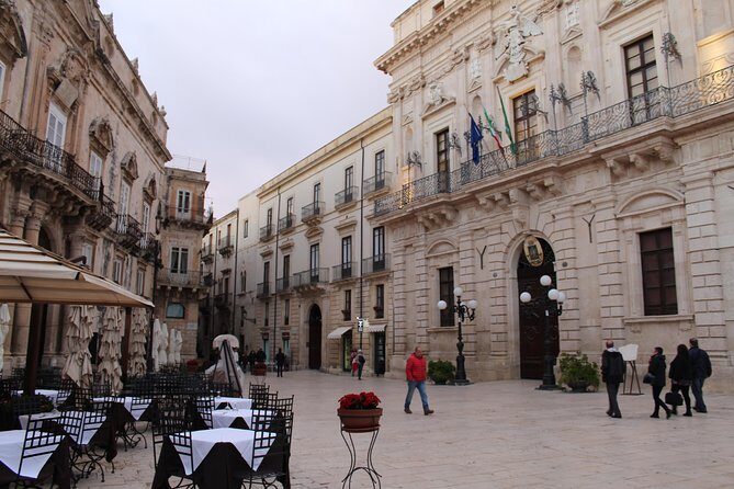 Syracuse & Noto - Day Tour from Taormina - Bus comfort and practical on-the-ground tips for a hot day