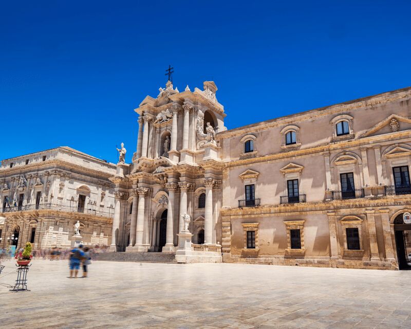 Syracuse Ortigia and Noto from Catania - Getting started at Ufficio di Lavika Tour and settling into the coach