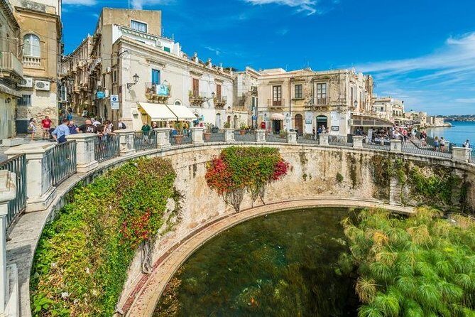 Syracuse tour - Stop 3: Noto Antica and Porta Ferdinandea (baroque city taste, not a full day)