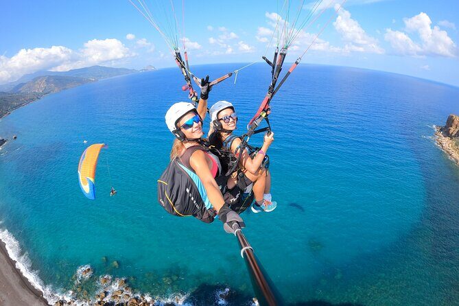 Tandem Paragliding Flight in Cefalù - The People Factor: Professional Pilots and a Team That Keeps It Simple