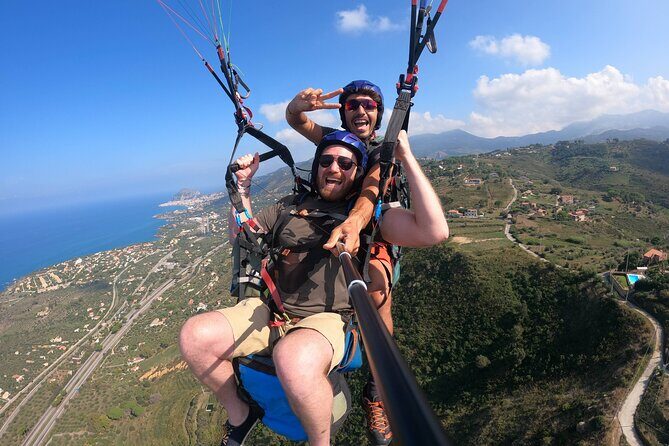 Tandem Paragliding Flight in Taormina - Landing + Your Micro SD Card: The Footage Part