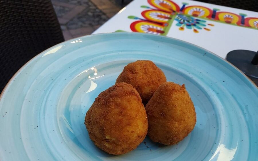 Taormina: Arancino Making Class with Drinks - The meal part: wine, soft drinks, and a table-to-mouth finish