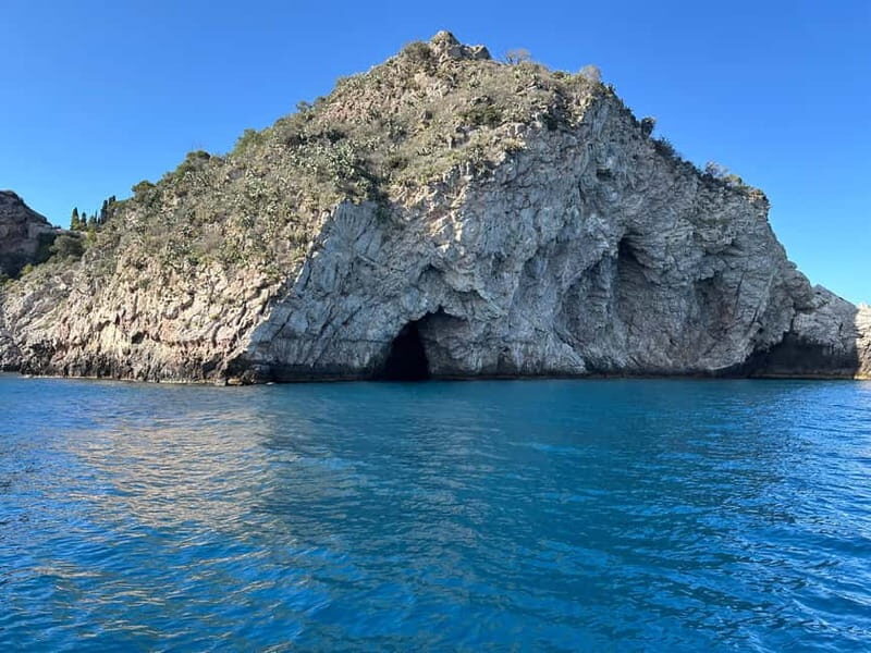 Taormina: Boat Tour with Sicilian Wine Tasting - What you eat and drink at sea: cold cuts, cheeses, and 3 Sicilian wines