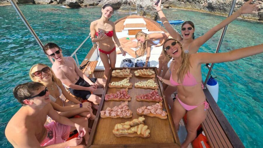 Taormina: Boat Tour with Sicilian Wine Tasting - Meeting at Spisone near Lido Re del Sole: the one logistics detail that matters