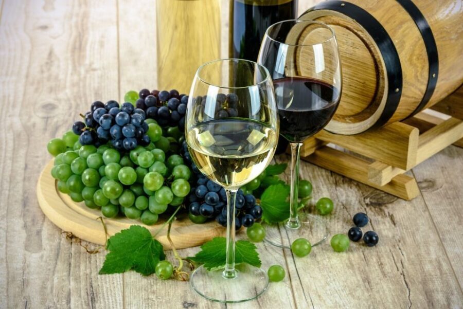 Taormina: Guided Etna Wine Tasting Half-Day Tour - What You’ll Taste: Four Wines Plus a Classic Sicilian Aperitivo
