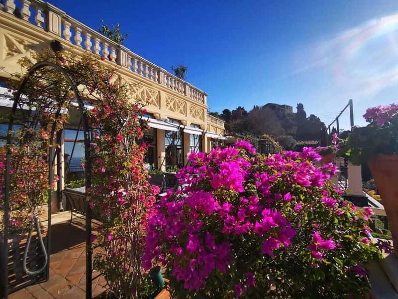 Taormina: Guided Walking Tour - Viccolo Stretto: the smallest street in Europe and the wish moment