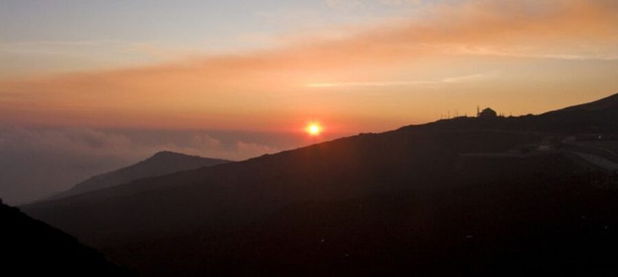 Taormina: Mount Etna Sunset Tour with Cave Visit and Tasting - The winery and refreshment stop: honey tasting with a purpose