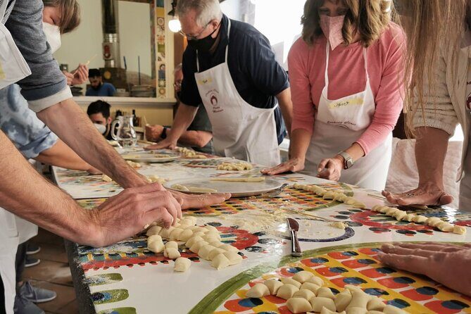 Taormina Pizza Making Class- From Messina - Getting your bearings in Messina: stele and Neptune fountain stops