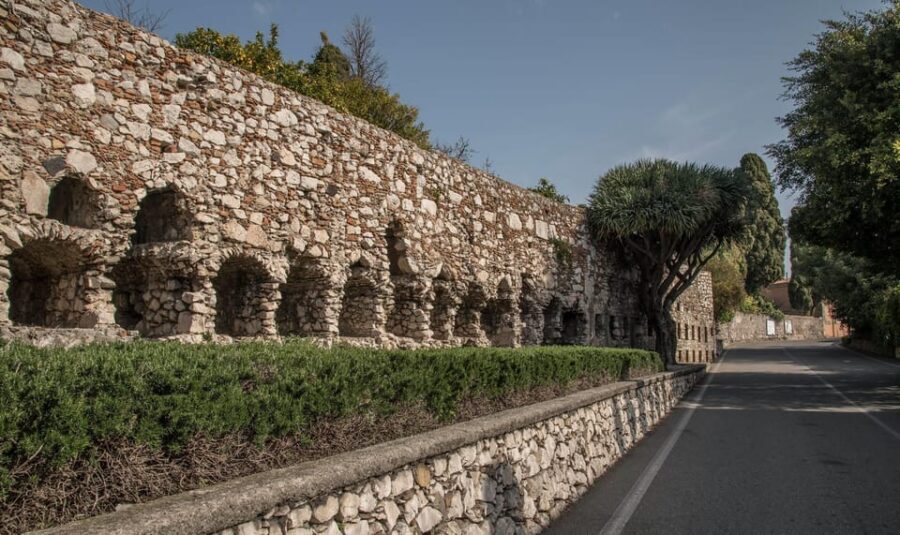 Taormina Private Tour: Discover Hidden Treasures and Dreamscapes - Back through Corso Umberto: the fun part is the rhythm