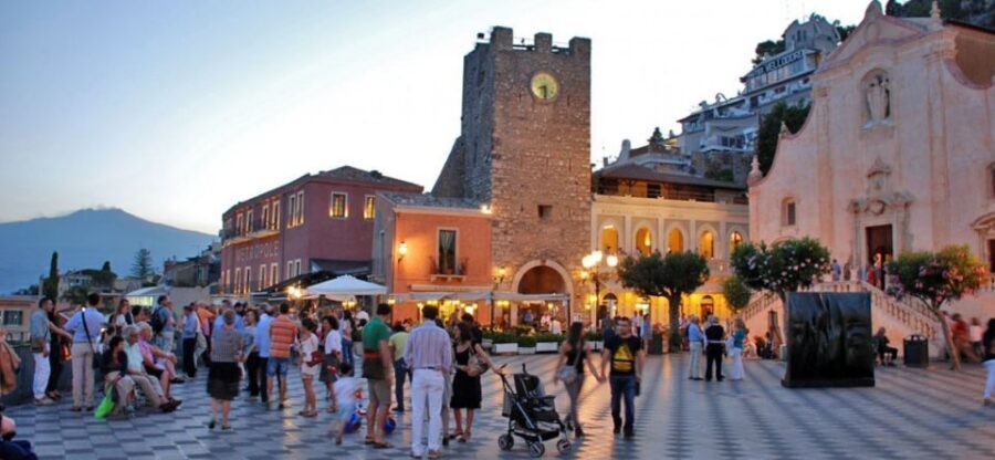 Taormina: Sunset Walking Tour & Aperitif on Rooftop Terrace - Porta Messina to Corso Umberto: starting your Taormina paseggiata