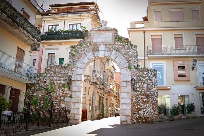 Tour ETNA-TAORMINA-ISOLA BELLA - Who this Sicily tour suits best (and who might not love it)