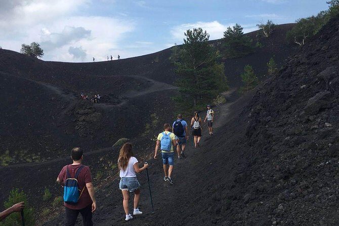 Tour Etna & Wine Tasting - Piano Provenzana: side-flow views and a quick reset