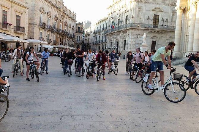 Tour in bike history Island Ortigia and archeological park Neapolis - A 4-hour bike plan that connects Ortigia and Neapolis