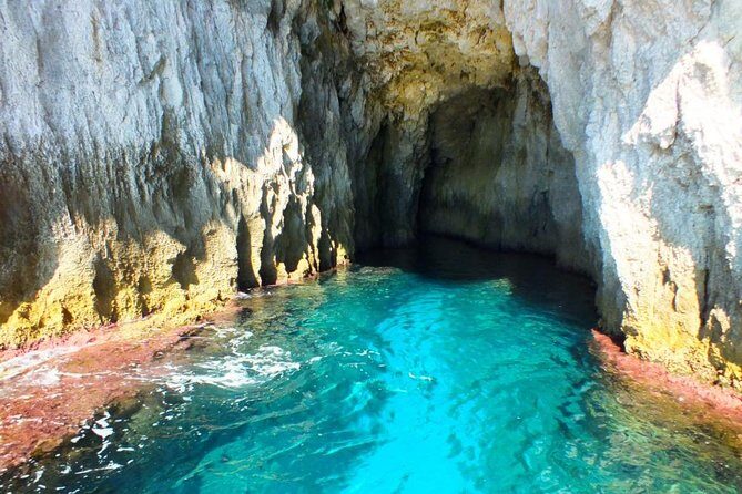 Tour of the island of Ortigia and exploration of sea caves with baths. - Why This Ortigia Boat-and-Cave Combo Works