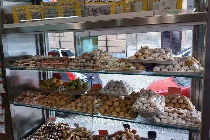 TOUR PALERMO ARABA "A dip in the historical markets and Street Food" - Mercato di Ballarò: the main event (and why it works)