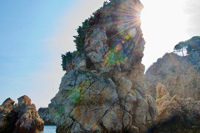 Tour to Baia di Taormina, Isola Bella and Naxos - Stop 2 in Giardini Naxos: bay cruising plus beach breaks