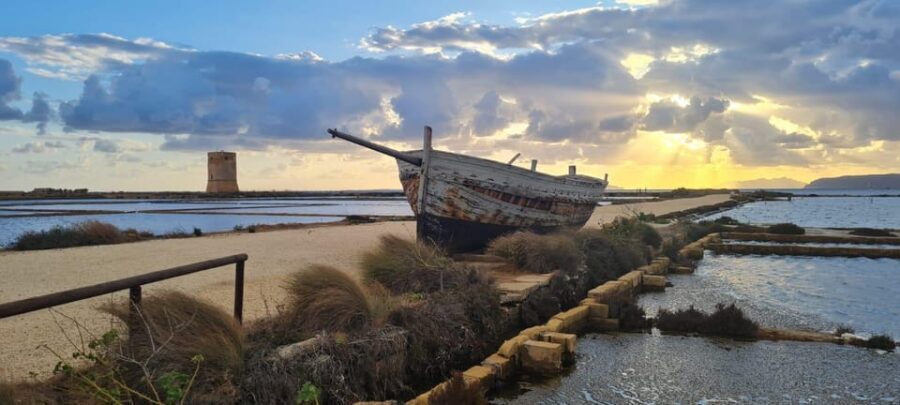 Trapani: Salt Pans Sunset Tour and Flamingo Way - What to bring for sunset photos and bird viewing