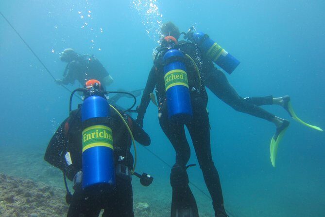 Underwater Archaeology Course - Shore Debriefing with Fieldnotes and Drawings
