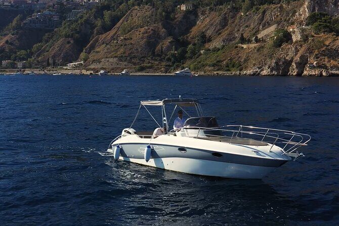 Visit of the bay of Taormina with private boat - The boat day perks: comfort, calm, and small luxury