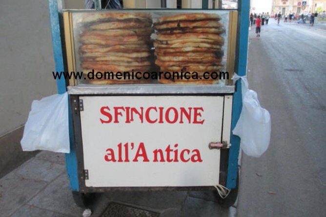 Walking Tour and street food Tour Palermo / History and Food - Fontana della Vergogna: A Renaissance Moment in the Middle of Daily Life