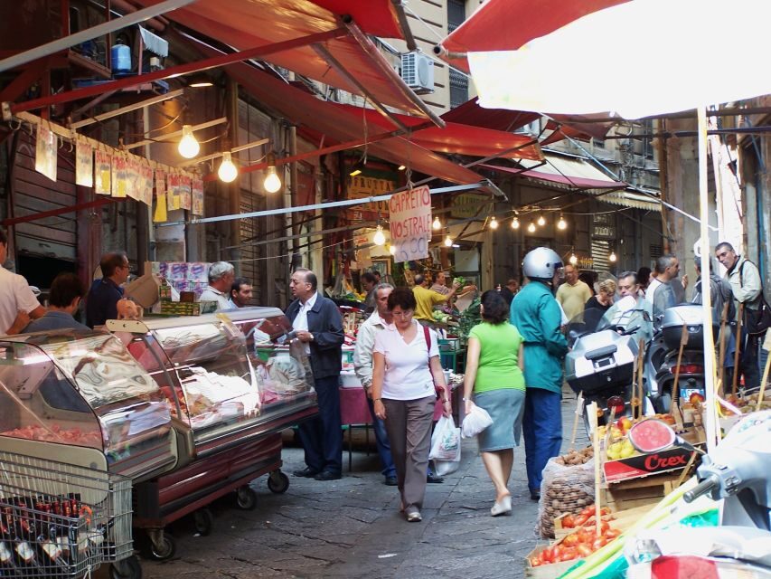 Walking Tour and typical Lunch in a private charming home - Piazza Verdi and Teatro Massimo: Your Palermo opener